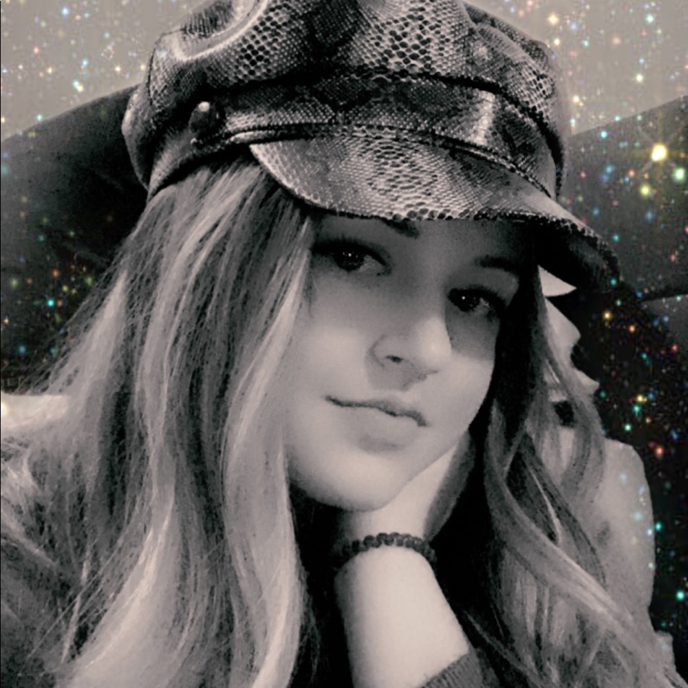 Meet your Posher, Kayla